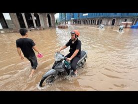 Setidaknya delapan orang tewas setelah hujan deras menyebabkan banjir dan tanah longsor di Asia T...