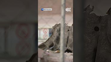 Neighbors shocked after car plunges into SW Houston community pool, HPD says: 'It was just crazy'