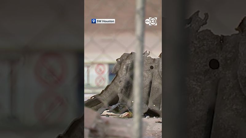 Neighbors shocked after car plunges into SW Houston community pool, HPD says: 'It was just crazy'