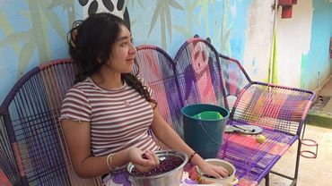 ⚪️😂HOY A LA NIÑA DE LA CASA LE TOCO COCER LA GALLINA NEGRA POR PRIMERA VEZ 😱