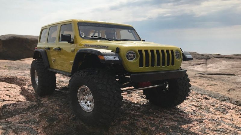 RC OFFROAD TRUCK - Stock Axial SCX10iii Seaside rock crawling