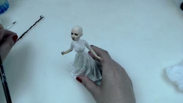 11 Закрепляем голову и делаем рукава