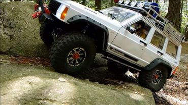 Xtra Speed SCX10 Full Aluminum Jeep Cherokee Mountain Trail 2