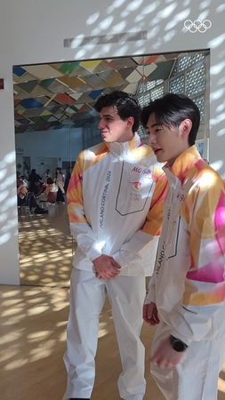 sunghoon Semangat 🥰🥰🥰🥰 (Tiba-tiba air mataku mengalir dadaku berdebar...