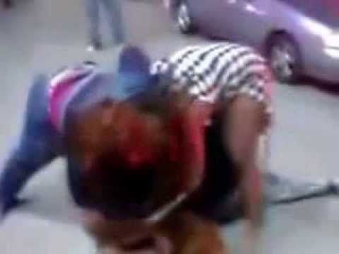 Женская драка на улице! Жми!