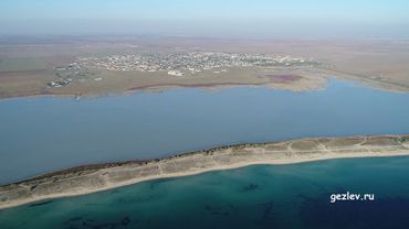 Село Молочное, песчаные пляжи, купить дома участки Сакский район, Крым. Вид с высоты птичьего полета