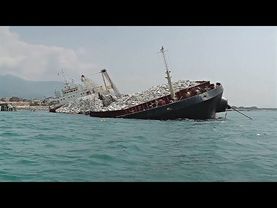 Корабль Guang Rong застрял у берегов Тосканы: местные жители ждут решения