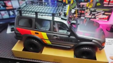 IT WILL BE ON THE LIGHT OF ITS RIVALS // 1/10 UNBOXING FMS FCX10 Toyota Land Cruiser 80 4X4 OFF-ROAD