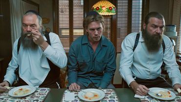 Мужчина с котом ВЫЖИВАЕТ среди БАНДИТОВ, даже не представляя, что они от него ХОТЯТ [пересказ]