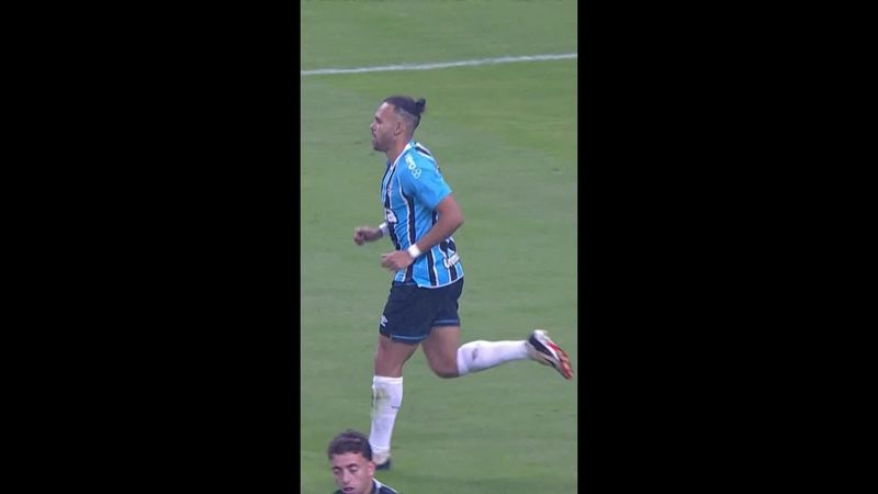 Braithwaite perde grande chance para o Grêmio contra o Corinthians