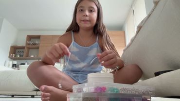 hi guys, come with me to finish my bracelet for my vacation. I’m so excited.