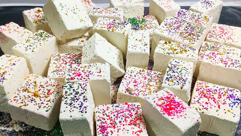 Homemade Gymchalk Blocks Crush #plaingymchalkcrushing #dustygymchalkcrushing #homemadegymchalkcrush