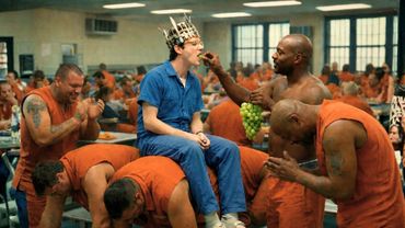 Para a MÁFIA, ele era inofensivo… até revelar que era um PS1C0PATA capaz de exterminar todos