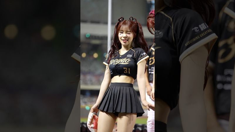 多慧化身三八阿慧 被菲菲夾了東西在頭上都不知道🤣@lee_dahye #李多慧 #이다혜 #cheerleader #fancam #shorts