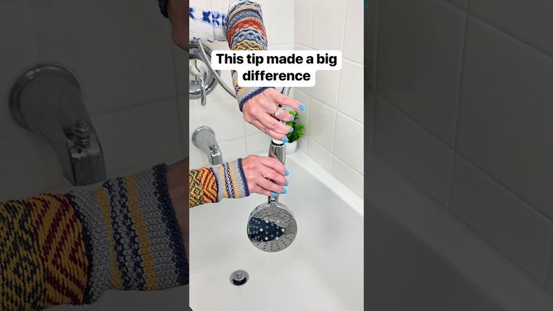 I deep clean my shower head with soap and vinegar to help remove built up gunk 🚿 #shower #bathroom