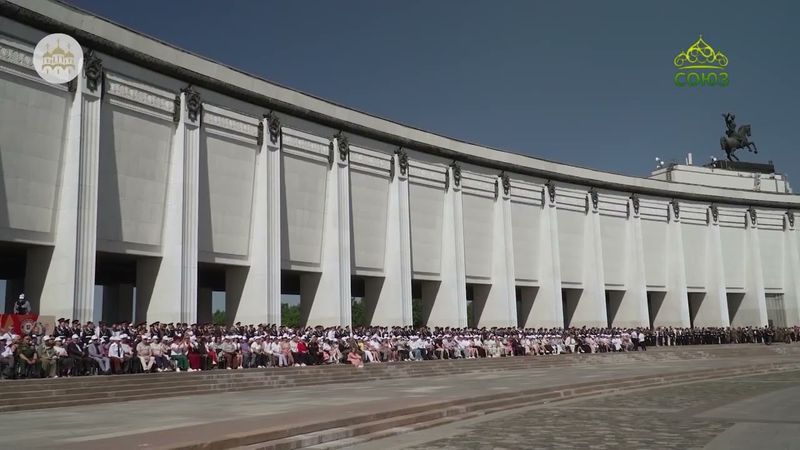 Святейший Патриарх Кирилл посетил парад московского кадетского движения Не прервется связь поколений