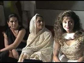 आमिर खान अपनी तत्कालीन पत्नी रीना दत्ता के साथ फिल्म 'रंगीला' के लॉन्च इवेंट में