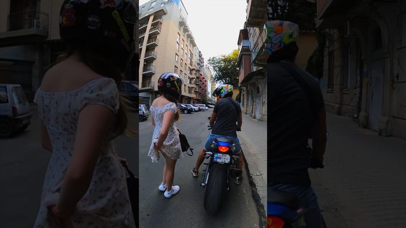 Ничего не обычного, просто надо поправить перед тем, как сесть😂💪