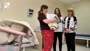 Малюкам, народженим у Львівському перинатальному центрі, подарували перші вишиванки
