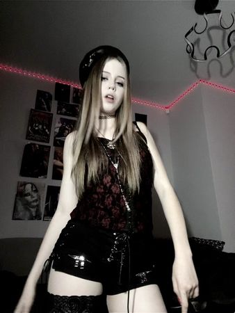 Liebe und hass 🖤 #hassundliebe #missconstruction #mallgoth #gothicgir...