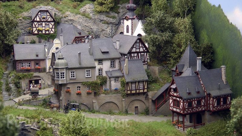 Beautiful narrow-gauge model railway layout by Alan Jockmans (micro train diorama in HOn30 scale)