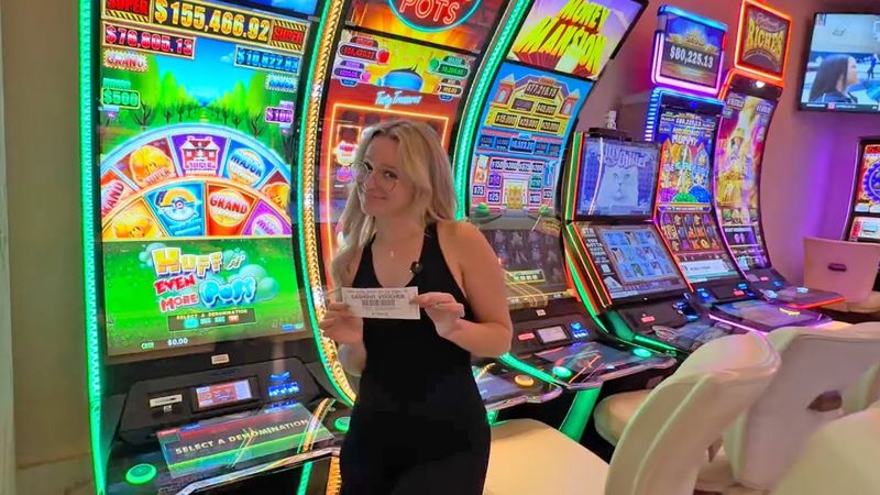 Di nuovo alla stessa macchina per un altro ENORME jackpot!