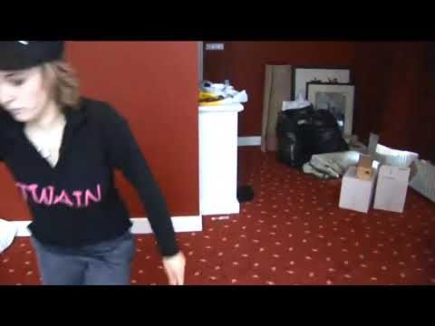 De Buik Vol (2010) - Girl's stomach growl