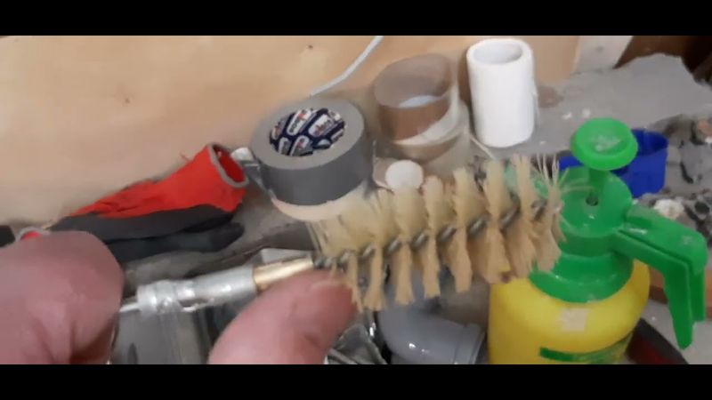 Как я мыла батарею конвектор. И немного продолбила для коммуникаций на балкон.