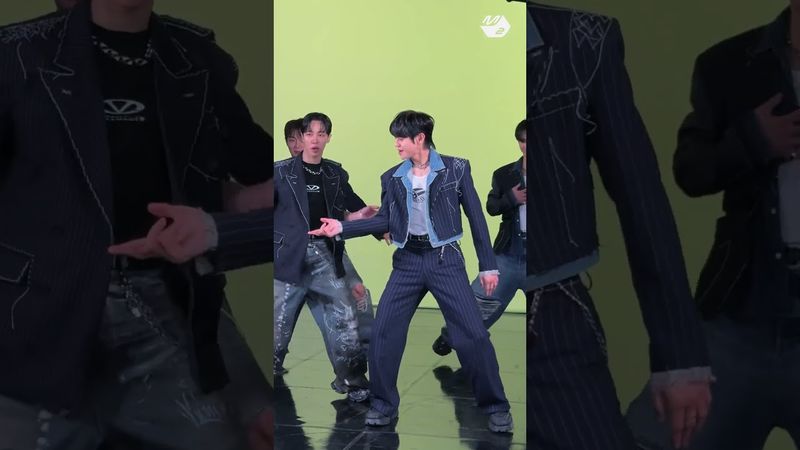 매 순간이 하이라이트인 Chains 릴댄🖤 | HIGHLIGHT SLO-MO | iPhone 16 Pro (4K)