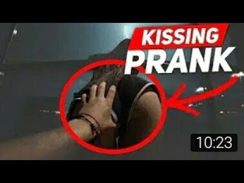 KISSING PRANK| СОЧНАЯ ПОПА