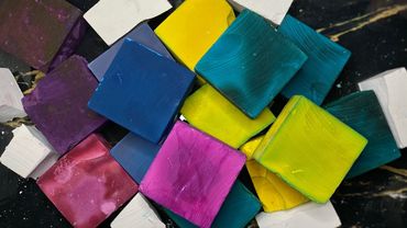 Dyed Crispy Blocks | Oddly Satisfying | GYM CHALK ASMR | Pebbles Play