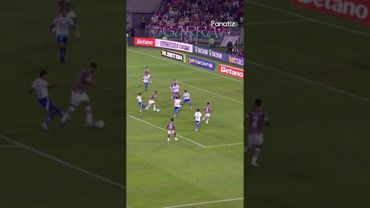 Thiago Silva na trave!