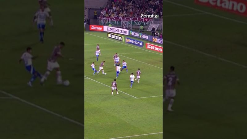 Thiago Silva na trave!