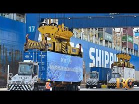 Tariffs prompt record plunge in US imports