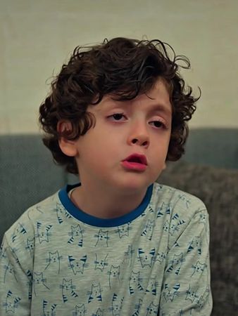 - Джихан 😂 Денизка, там столько проблем, оно тебе надо 😅 Uzak Sehir/Д...