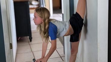 FULL BODY STRETCH ROUTINE 💪💋#stretching  #cheer #cheerlife  #cheerextreme #cheerleading #flyers