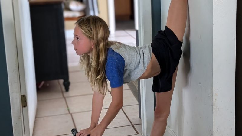 FULL BODY STRETCH ROUTINE 💪💋#stretching  #cheer #cheerlife  #cheerextreme #cheerleading #flyers