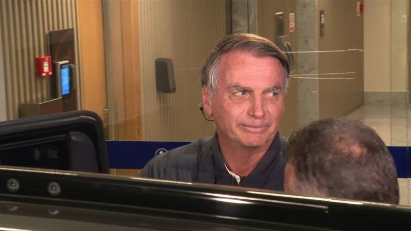 Bolsonaro leaves Liberal Party headquarters amid court order accusations | AFP