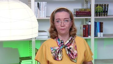 У книжной полки. Святитель Николай Чудотворец. Житие в иконе