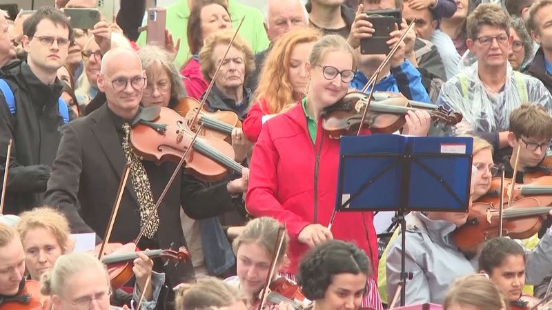 Более 1350 музыкантов сыграли «Оду к радости» в Германии