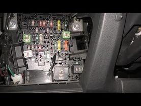 Блок предохранителей и реле Шкода Октавия А7: где находится и обозначения