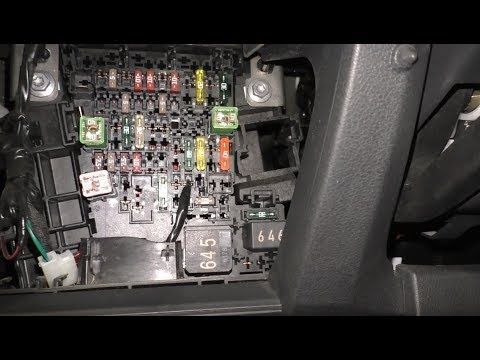 Блок предохранителей и реле Шкода Октавия А7: где находится и обозначения