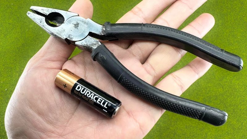 3 einfache Tricks, um 1,5-V-Batterien wieder wie neu zu machen!