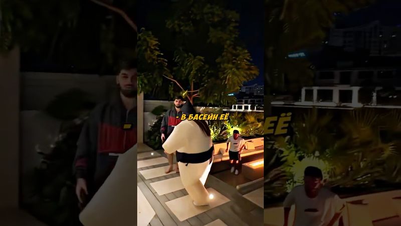 Кинул ДЕВУШКУ В БАСЕЙН ЧЕРЕЗ ПРОГИБ😂 #shorts