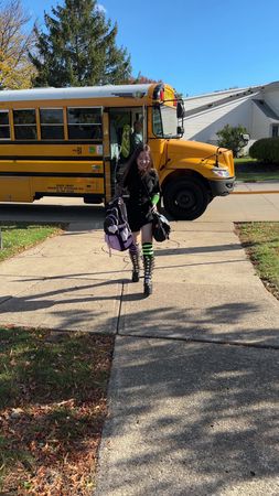 Обзор Сашиной сумки со значками с #лололошка  #школавамерике #жизньва...