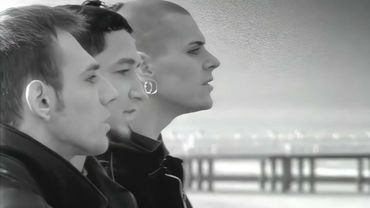 DE/VISION - Blue Moon (Remastered)