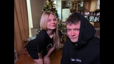 с любимой женой встречаем 2025 год