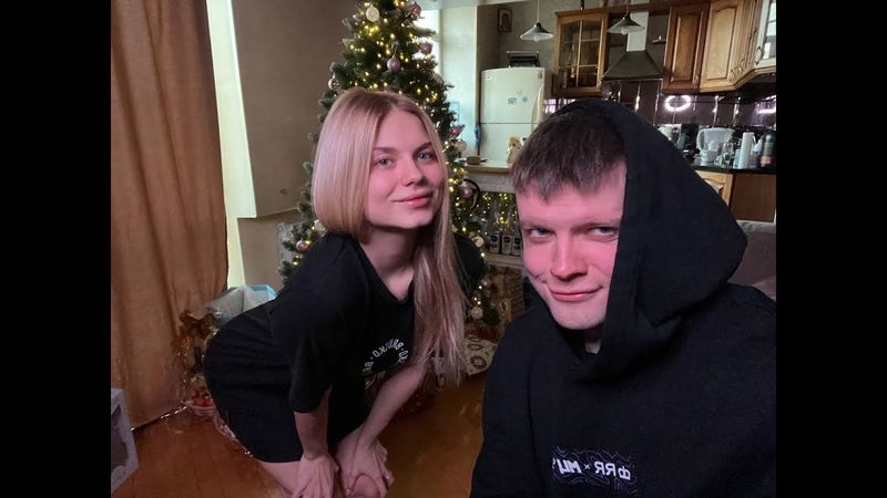 с любимой женой встречаем 2025 год