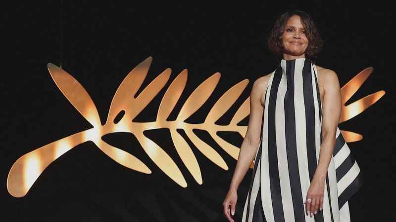 На Каннском кинофестивале ввели строгий дресс-код: без обнажения тела и объёмных платьев