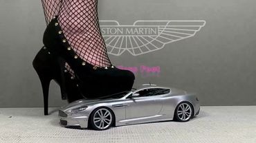 heels crush toy car